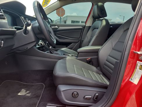 Used 2022 Volkswagen Jetta SE w/ Panoramic Sunroof Package FWD image 14