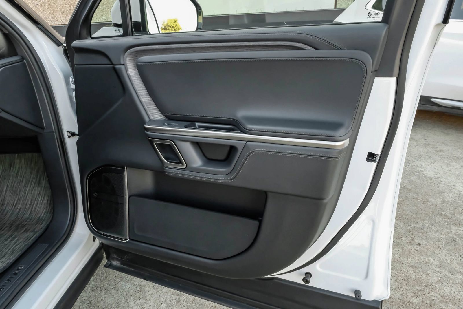 Used 2024 Rivian R1S Adventure Dual AWD/4WD image 57