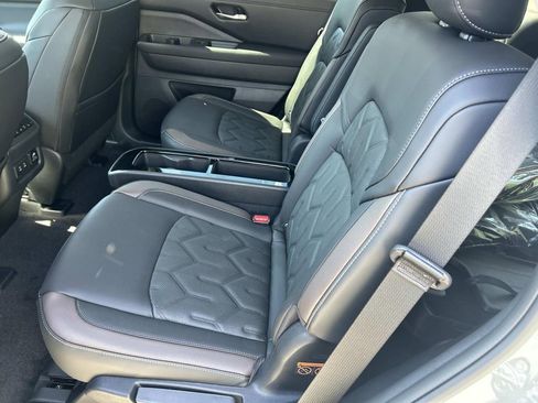 New 2026 Nissan Pathfinder Platinum w/ Lighting Package AWD/4WD image 21