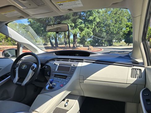 Used 2014 Toyota Prius Three FWD image 19