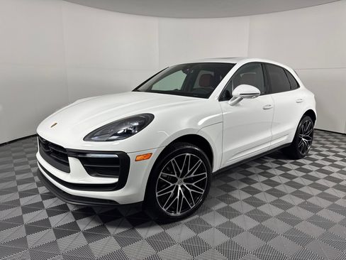 Certified 2025 Porsche Macan image 1