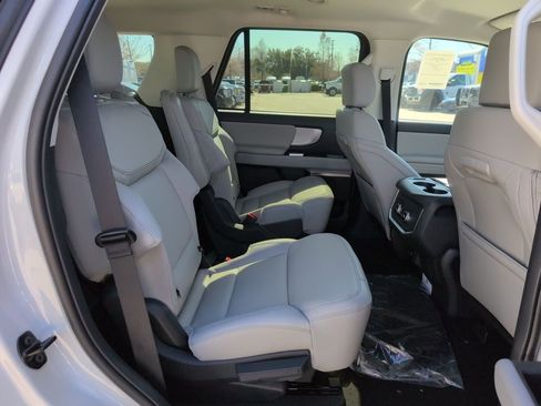 New 2026 Ford Expedition Active image 13