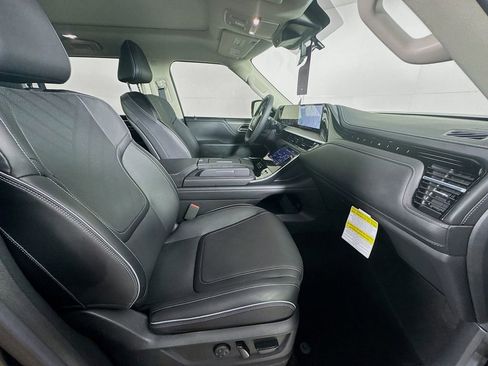 Used 2025 INFINITI QX80 Luxe image 36