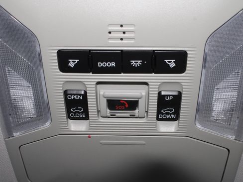 Used 2020 Toyota RAV4 XLE w/ Convenience Package AWD/4WD image 12