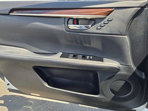 Used 2017 Lexus ES 300h w/ Navigation System Package FWD image 26