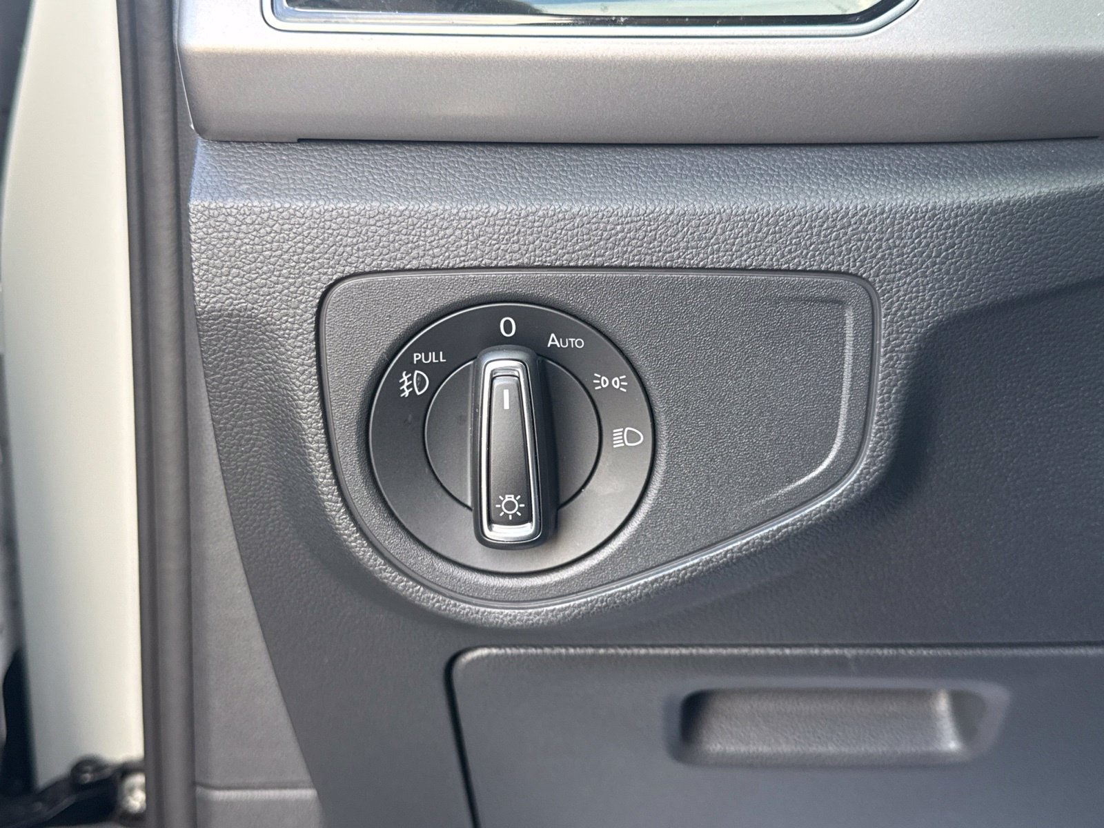 Used 2019 Volkswagen Atlas SEL FWD image 21