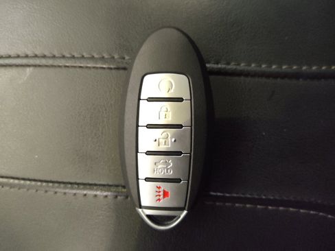 Used 2018 Nissan Rogue SL image 32