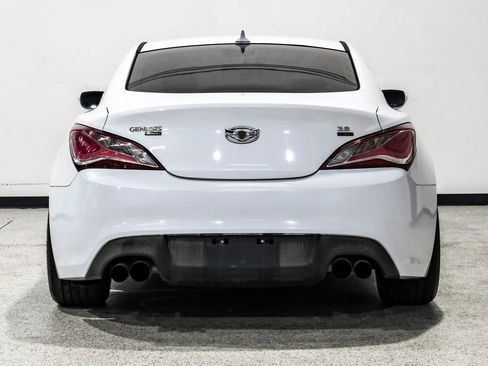 Used 2016 Hyundai Genesis Coupe 3.8 image 7