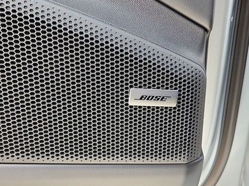 New 2026 Porsche Macan 4 Electric image 21