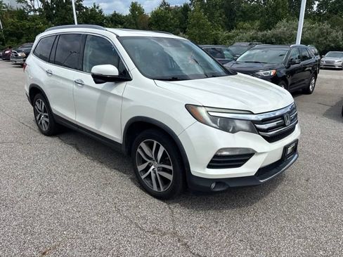 Used 2018 Honda Pilot Touring image 2