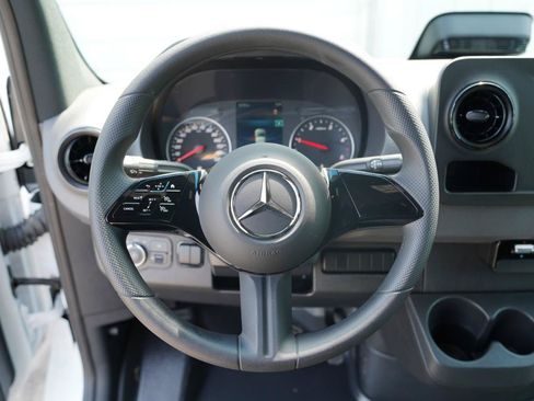 Used 2025 Mercedes-Benz Sprinter 2500 image 12