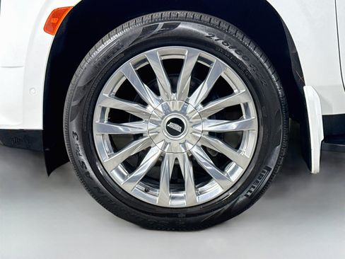 Used 2023 Cadillac Escalade ESV Premium Luxury AWD/4WD image 38