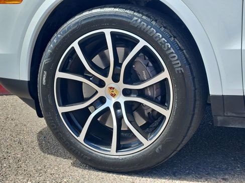 Used 2024 Porsche Cayenne AWD/4WD image 29
