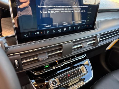 New 2026 Lincoln Corsair Premiere image 21