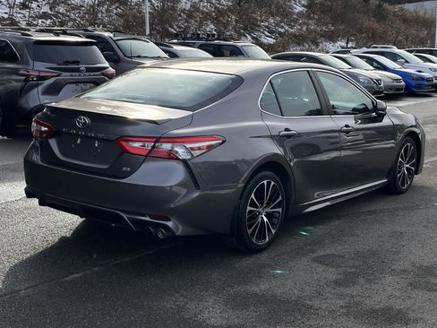 Used 2018 Toyota Camry L image 5