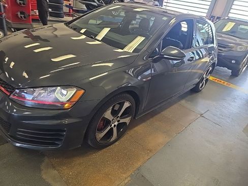 Used 2017 Volkswagen GTI SE image 4