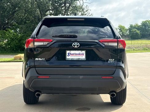 Used 2025 Toyota RAV4 XLE AWD/4WD image 7