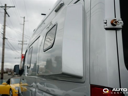 Used 2018 Mercedes-Benz Sprinter 2500 image 8