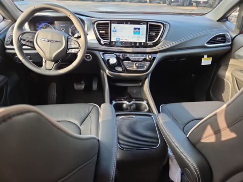 New 2026 Chrysler Pacifica Limited w/ S Appearance Package image 16