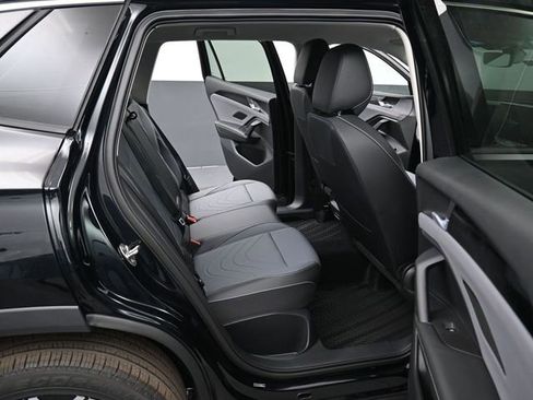 New 2026 Volkswagen Tiguan SE image 13