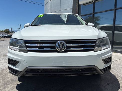 Used 2021 Volkswagen Tiguan SE w/ Panoramic Sunroof Package AWD/4WD image 2