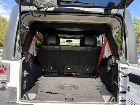 Used 2018 Jeep Wrangler Unlimited Rubicon image 16