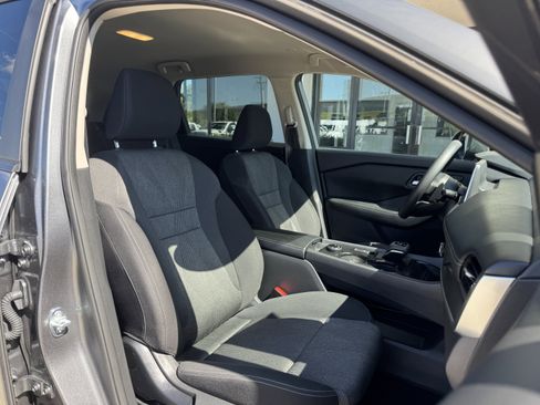 Used 2024 Nissan Rogue SV image 21