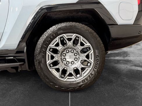 Used 2025 GMC Hummer EV 3X AWD/4WD image 33