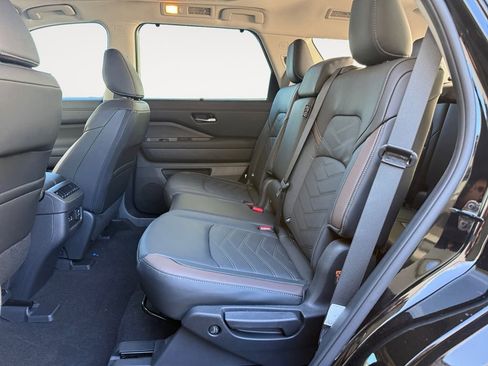 New 2025 Nissan Pathfinder Platinum w/ Black Appearance Package image 13