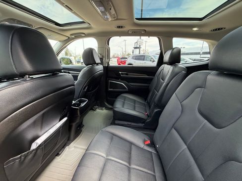 Used 2022 Kia Telluride SX w/ Nightfall Edition Package image 5