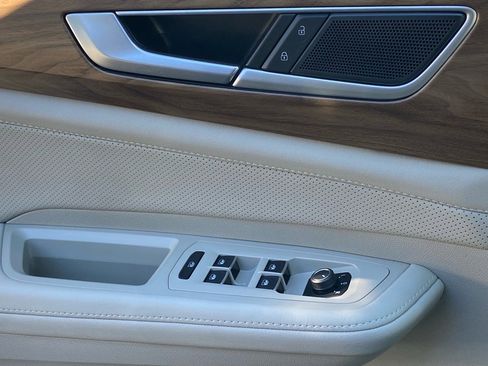 Certified 2025 Volkswagen Atlas SE image 17