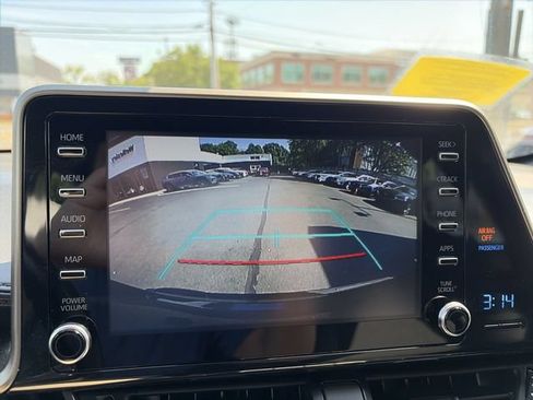 Used 2019 Toyota C-HR XLE FWD image 17