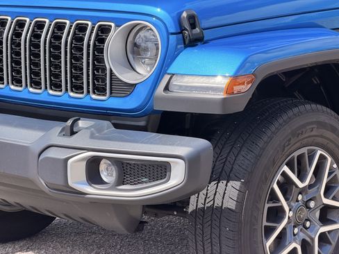Used 2025 Jeep Wrangler Unlimited Sahara AWD/4WD image 8