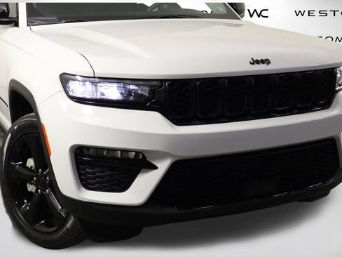 Used 2023 Jeep Grand Cherokee Limited w/ Black Appearance Package RWD image 47