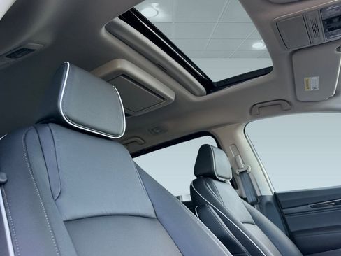 New 2026 Honda Odyssey Touring image 14