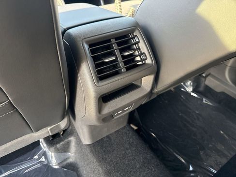 New 2026 Volkswagen Tiguan SE AWD/4WD image 28