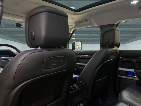 Used 2020 Land Rover Defender 110 First Edition image 39