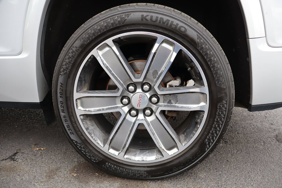 Used 2017 GMC Acadia Denali AWD/4WD image 44