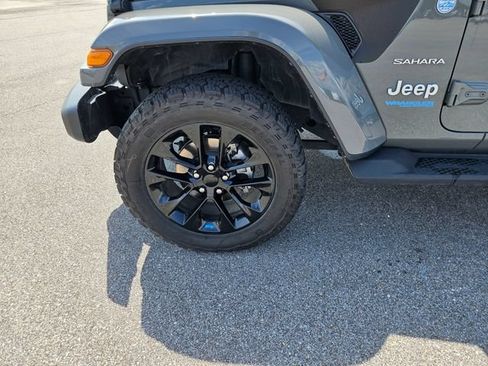 Used 2022 Jeep Wrangler Unlimited Sahara w/ Cold Weather Group AWD/4WD image 27