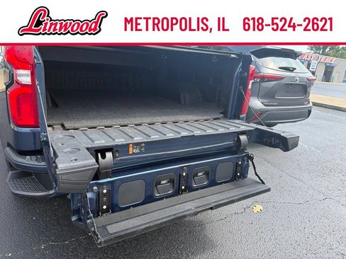 Used 2022 Chevrolet Silverado 1500 High Country w/ High Country Premium Package AWD/4WD image 9