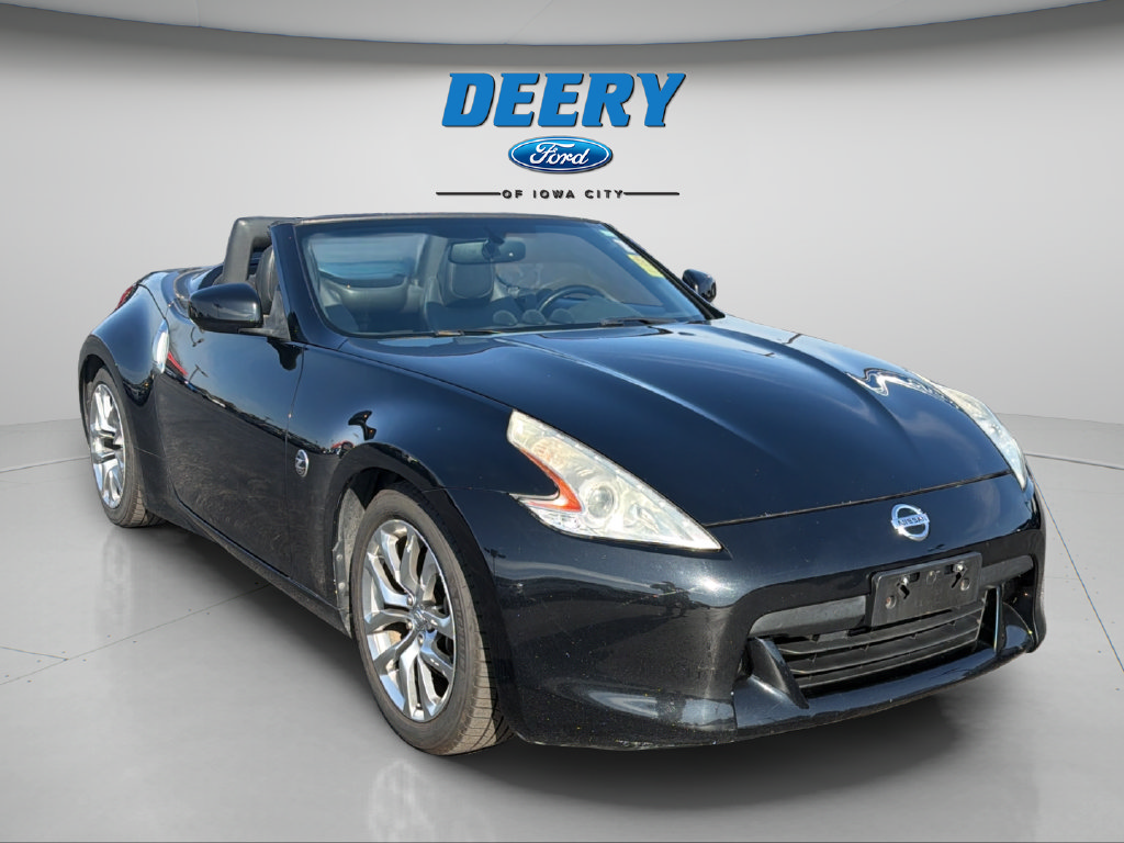 Used 2010 Nissan 370Z Touring RWD image 4