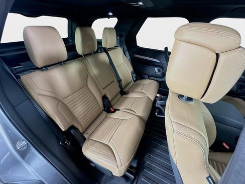 New 2026 Land Rover Discovery Limited Edition image 29