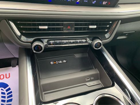 Used 2025 Chevrolet Suburban Z71 image 20