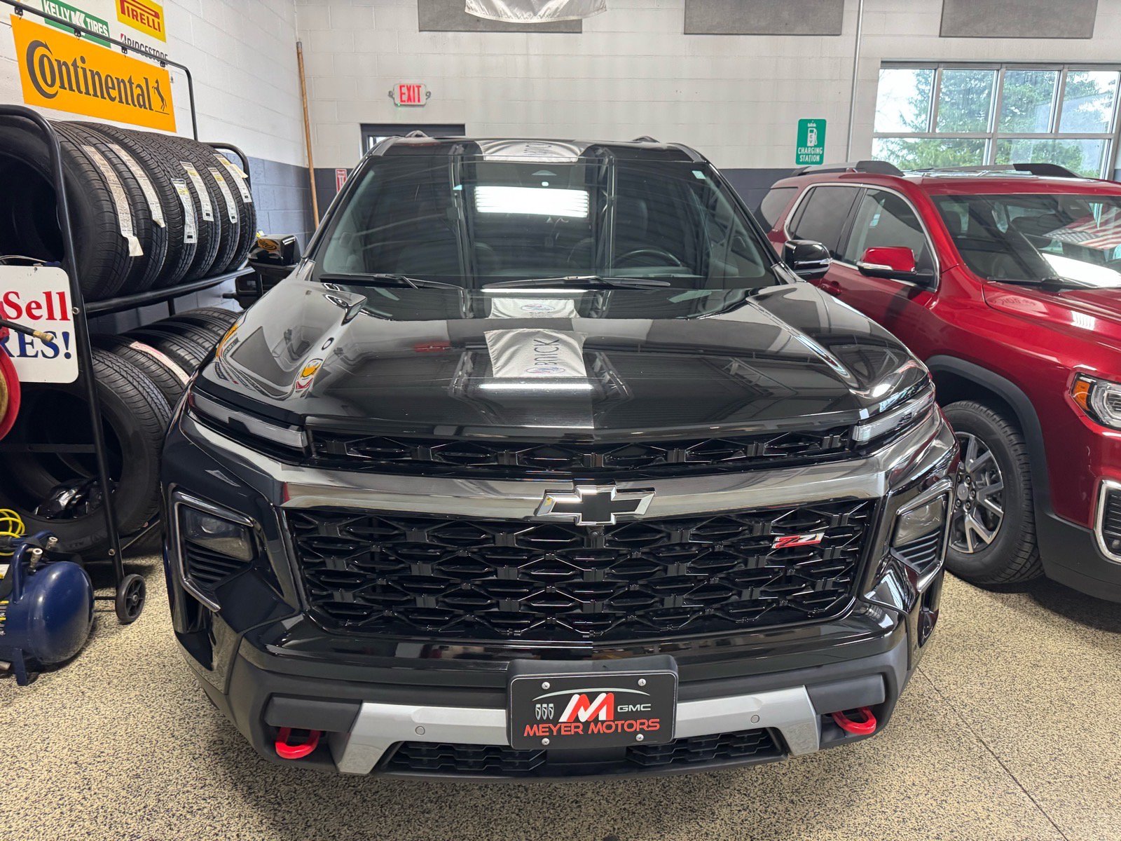 Used 2024 Chevrolet Traverse Z71 w/ Enhanced Driving Package AWD/4WD image 2
