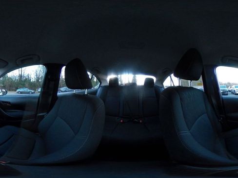 Used 2025 Toyota Corolla LE image 40