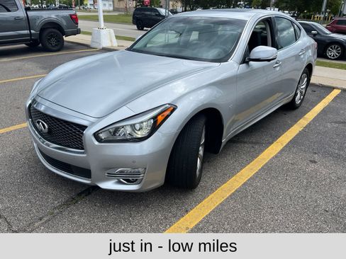Used 2019 INFINITI Q70 Luxe w/ Proactive Package AWD/4WD image 1