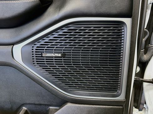 Used 2024 Jeep Wagoneer L Series II w/ Flexible Seating Group RWD image 13