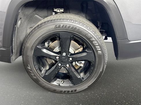 Used 2024 Jeep Grand Cherokee L Altitude AWD/4WD image 32