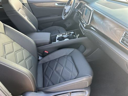 New 2026 Volkswagen Atlas SE FWD image 8
