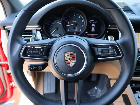 Used 2025 Porsche Macan image 27